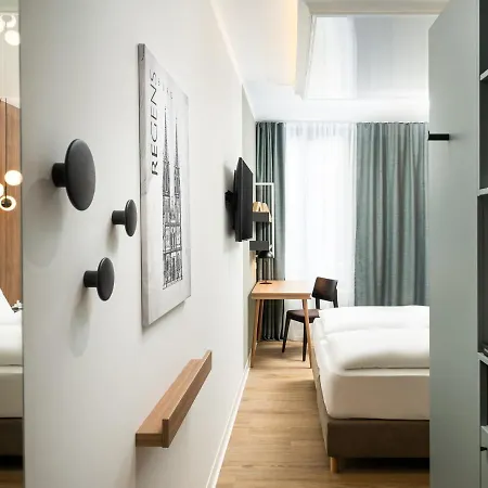 Elaya Center Hotel