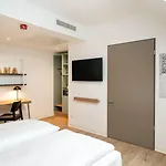 Elaya Center, Trademark By Wyndham Hotell 3*
