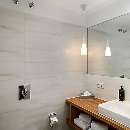 호텔 Elaya Center, Trademark By Wyndham 3*