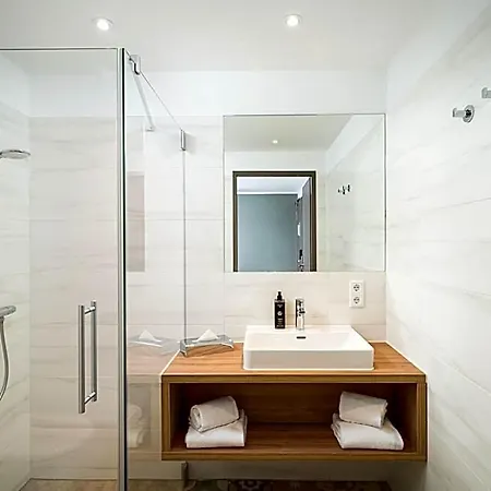 Elaya Center, Trademark By Wyndham 3*