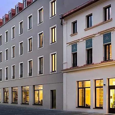 Elaya Center, Trademark By Wyndham Hotel