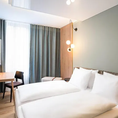 Hotel Elaya Center, Trademark By Wyndham 3*